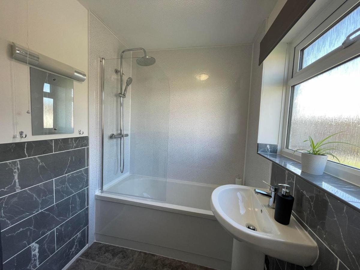 Leominster 3 Bedroom House Parking Garden Private Экстерьер фото
