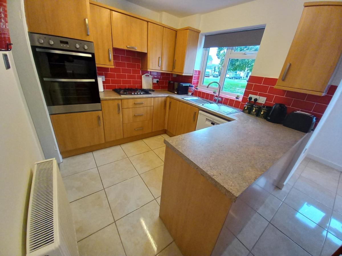 Leominster 3 Bedroom House Parking Garden Private Экстерьер фото