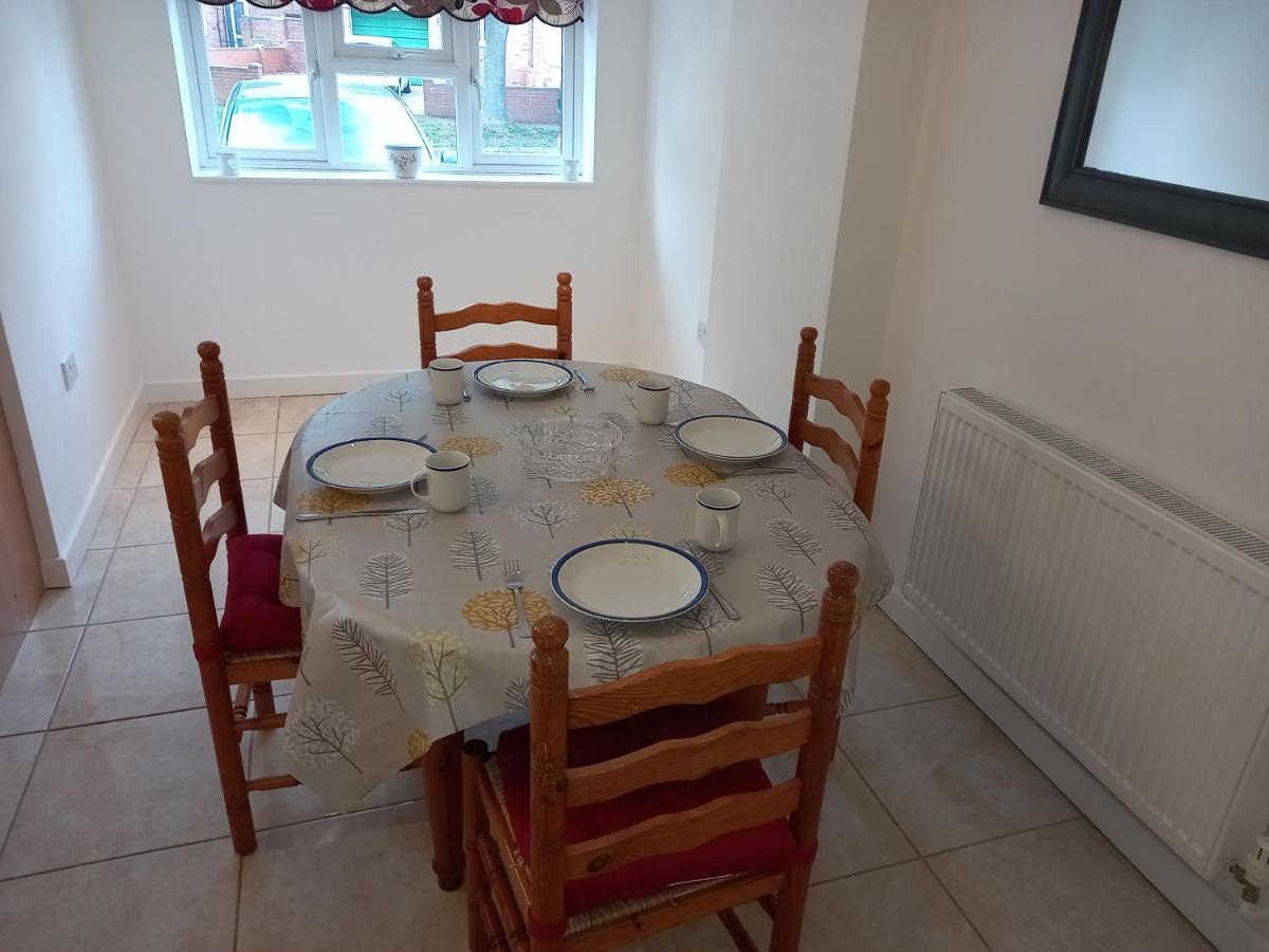 Leominster 3 Bedroom House Parking Garden Private Экстерьер фото
